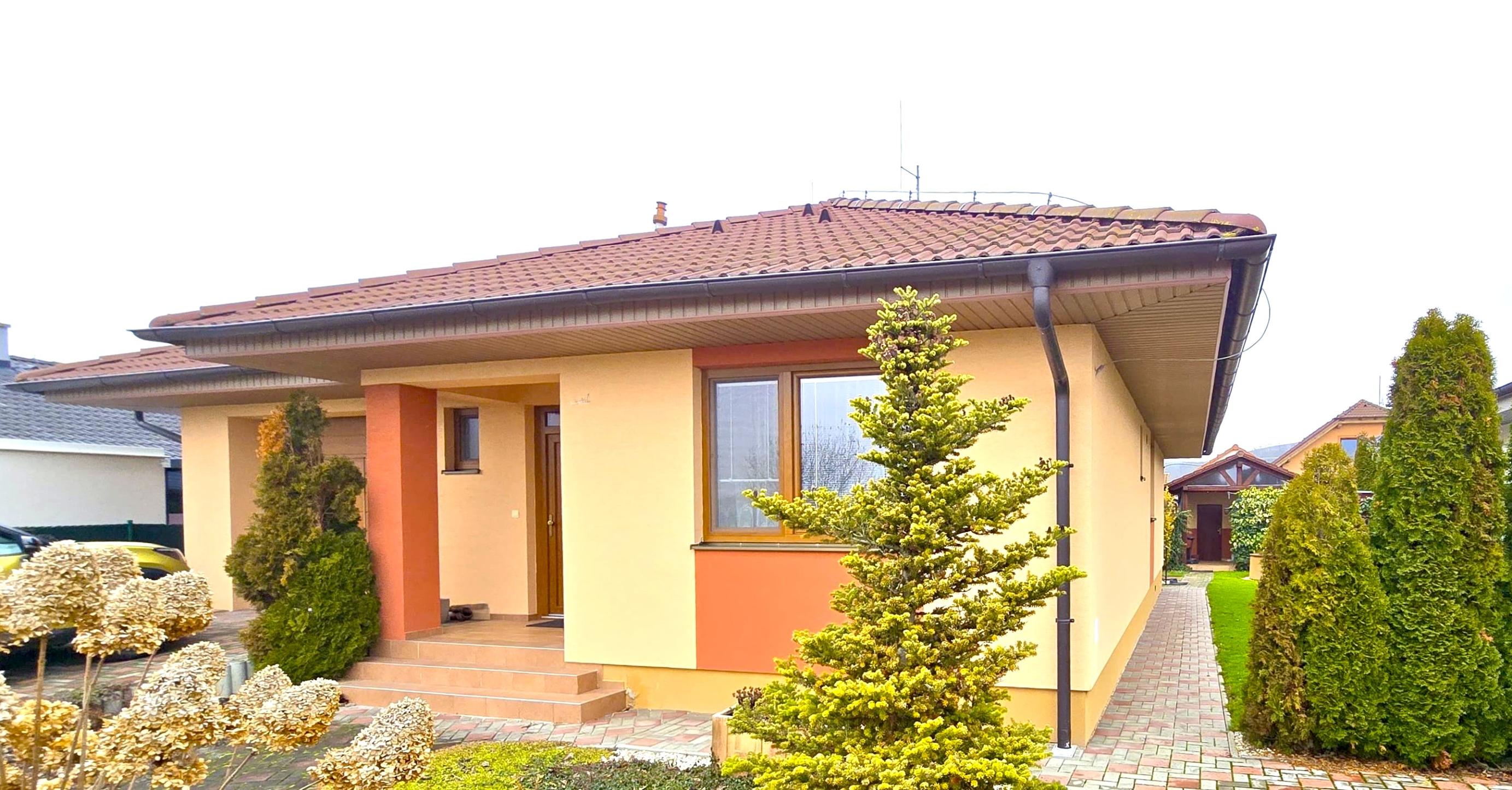 Iba u nás:  Na predaj Zariadený Hotový BUNGALOV, garaz, vysadba v dokoncenej zabyvanej lokalite, pri Piešťanoch (6 km)