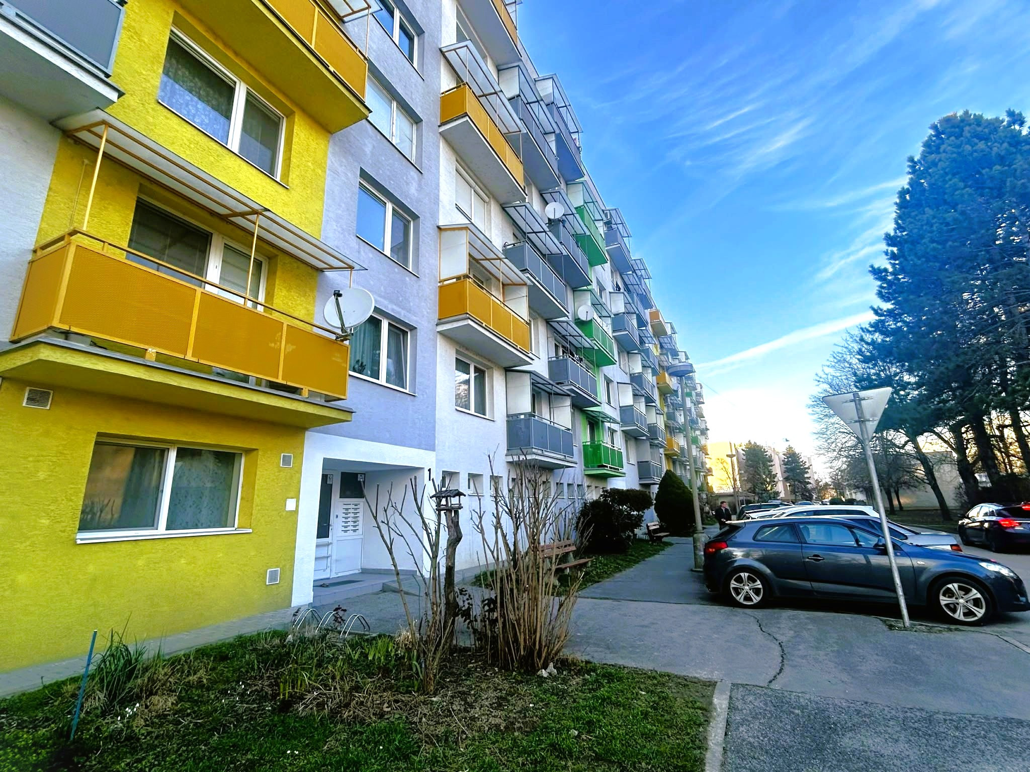 REZERVOVANE! Exkluzívne: Predaj 4 izbový byt Piešťany – Sídlisko Juh, 84 m², balkón, 2. poschodie