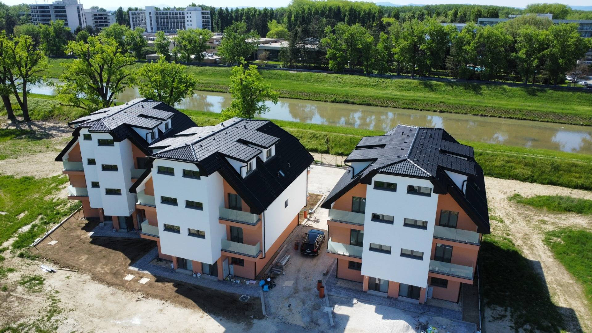 NA PREDAJ – 2-izbový byt 60 m2 v novostavbe RiverResort, Banka 