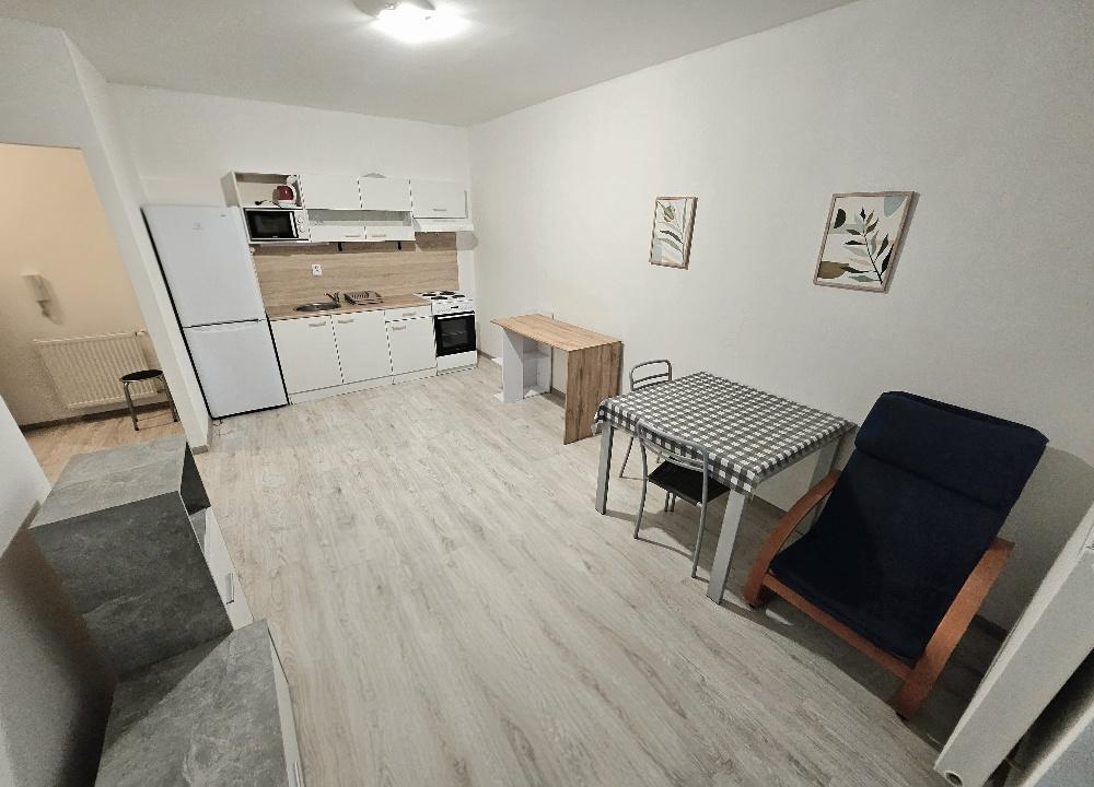 PRENÁJOM Bánovce nad Bebravou/1 IZBOVÝ BYT/CENTRUM/BALKÓN/PIVNICA