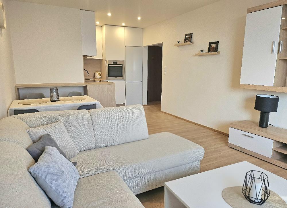 PRENÁJOM Bánovce nad Bebravou/1,5 IZBOVÝ BYT/2x BALKÓN/PIVNICA