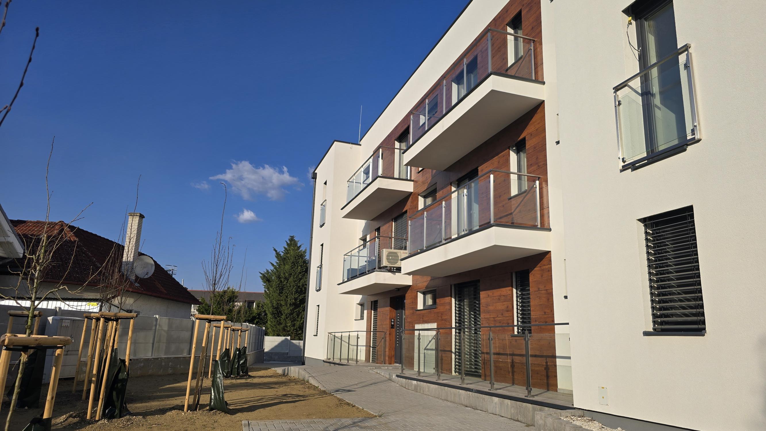3i BYT 70m² balkón 5m², garáž + parkovacie miesto, novostavba BANKA