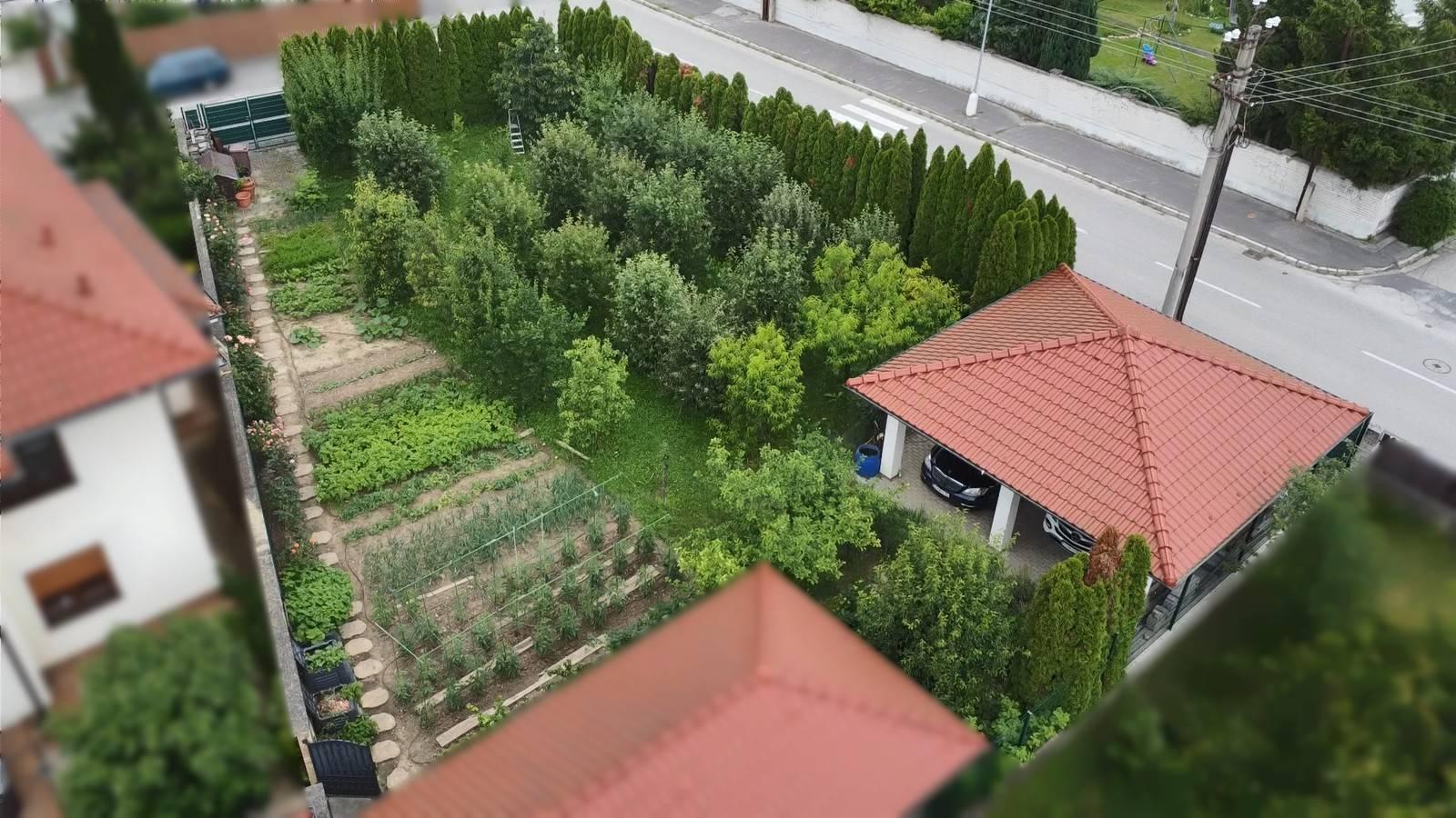 STAVEBNÝ POZEMOK S POVOLENÍM – ZAČNITE STAVAŤ OKAMŽITE (Piešťany, 575 m²)