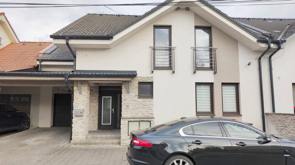 NOVÁ CENA!!! 5 izbový rodinný dom s garážou, Moravany nad Váhom