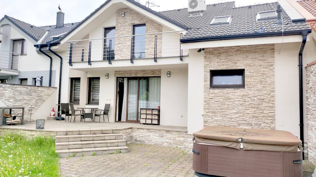 SKVELÁ PONUKA!!! 5 izbový rodinný dom s garážou, Moravany nad Váhom