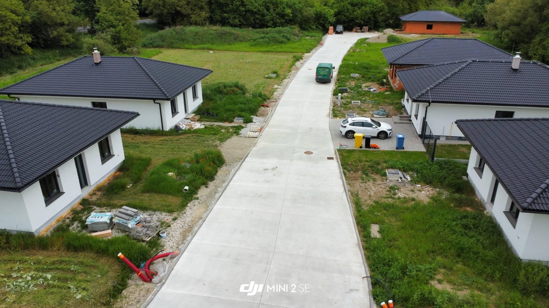 SKVELÁ CENA! NOVOSTAVBA 100 M2 BUNGALOV 4+1 *TYP 1* S POTOKOM, PRAŠNÍK