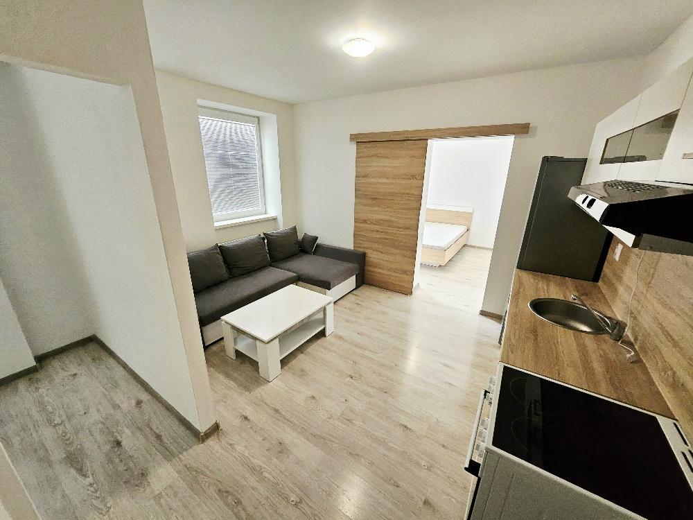 PRENÁJOM Bánovce nad Bebravou /1,5 IZBOVÝ BYT/BALKÓN/PIVNICA