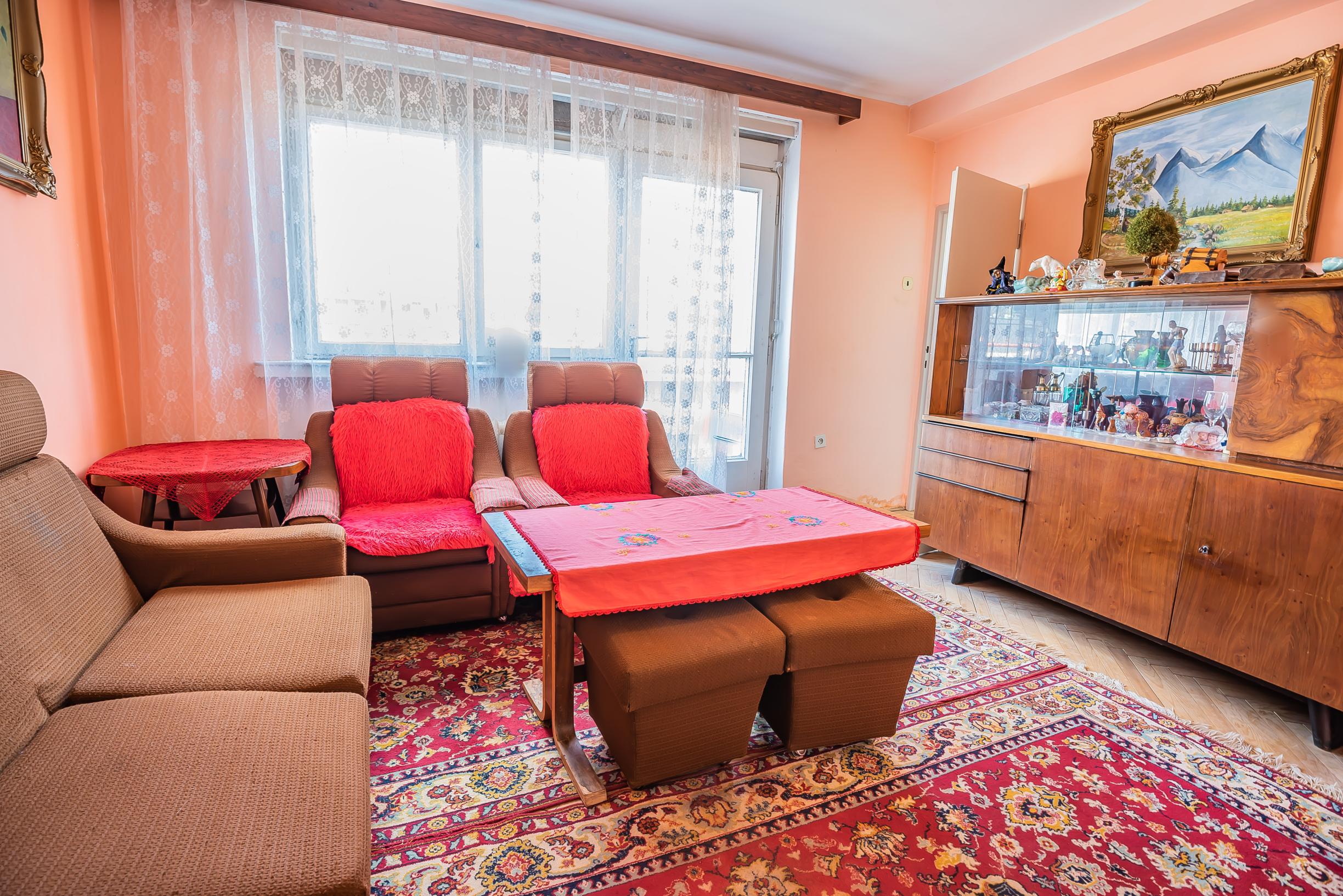 Na predaj 2,5 izbový byt s veľkou terasou 56 m² + 43 m², Krížna ul., Staré Mesto, kúpou voľný