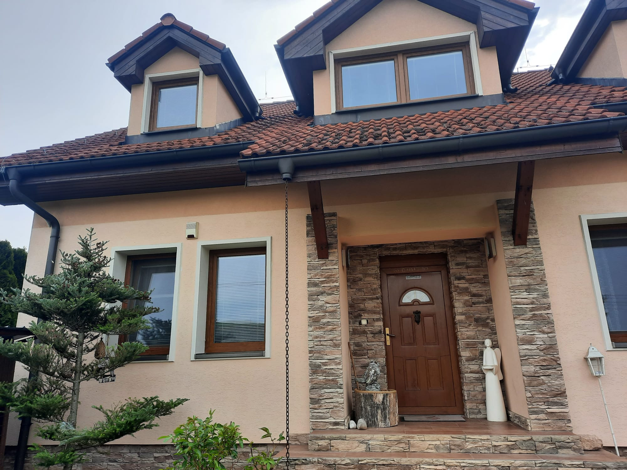 6 izbový rodinný dom v obci Mikušovce  , pozemok 1048 m2