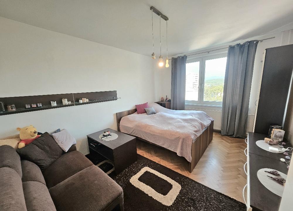 1 izbový byt Bánovce nad Bebravou-CENTRUM-STRED/BALKÓN/ 44m2