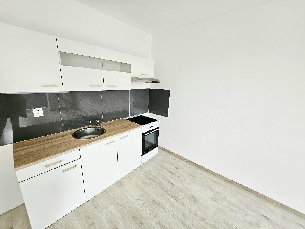 PRENÁJOM 1 IZBOVÝ BYT /34 M2/ SEVER / BALKÓN/ PIVNICA
