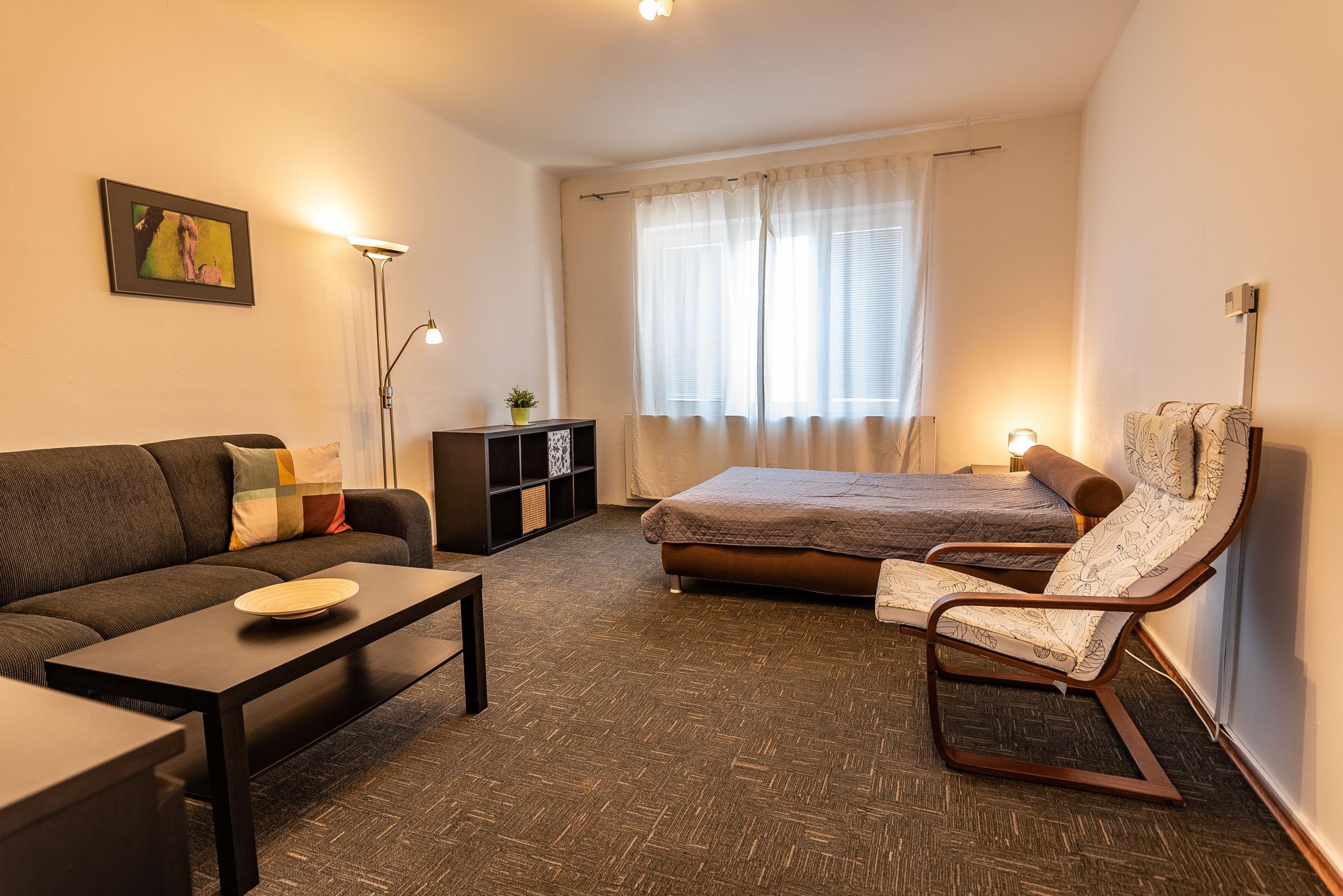Na prenájom 1 izb. byt 42 m², klimatizovaný, Kúpeľná  ul, BA I – Staré Mesto, od 1.7.2026