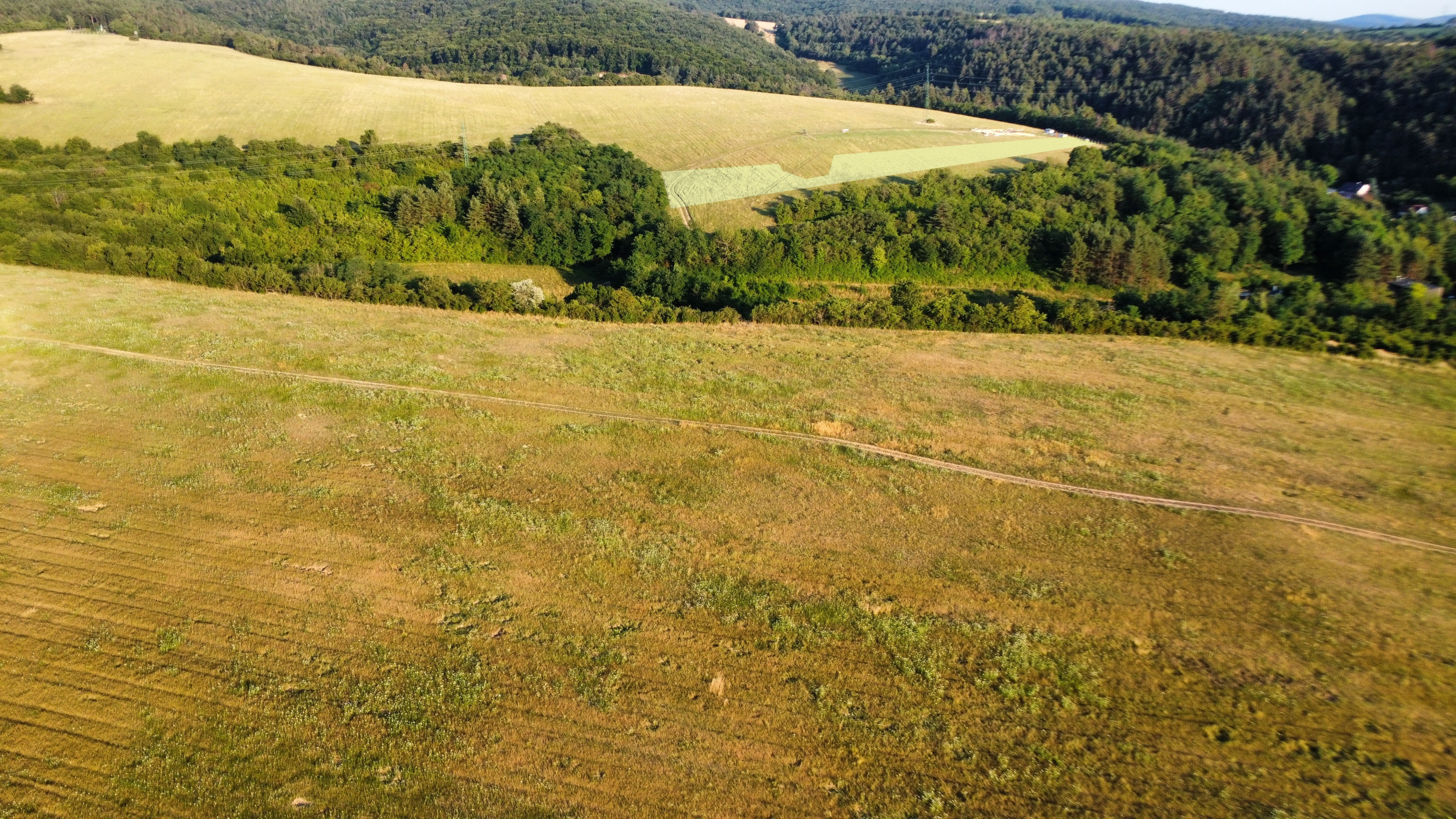 Na predaj investičný pozemok s výmerou 6 672 m² v obci Banka pri Piešťanoch