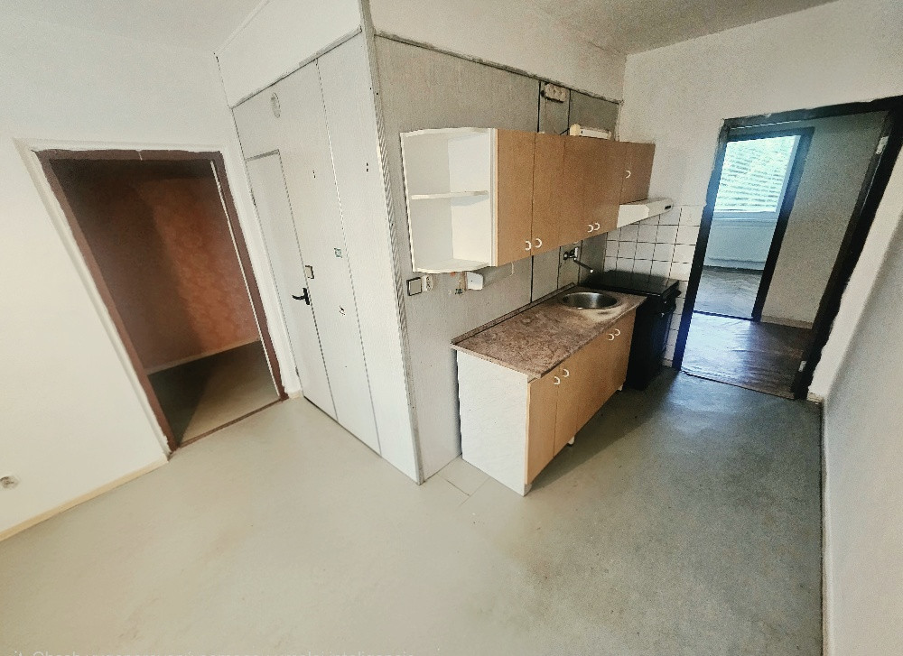 2,5 izbový byt Bánovce nad Bebravou/CENTRUM-STRED/PLASTOVÉ OKNÁ