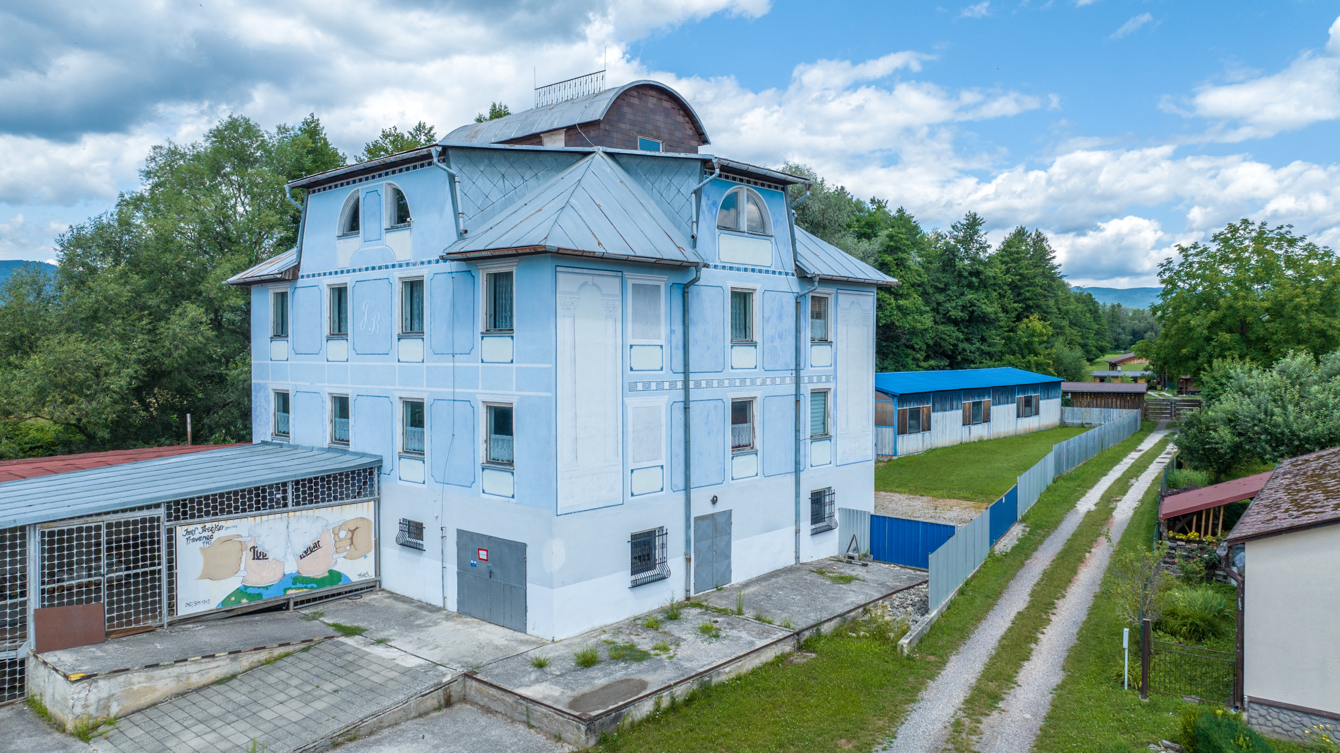 Exkluzívna ponuka, Komerčný objekt Pravenec, pozemok 2100 m2