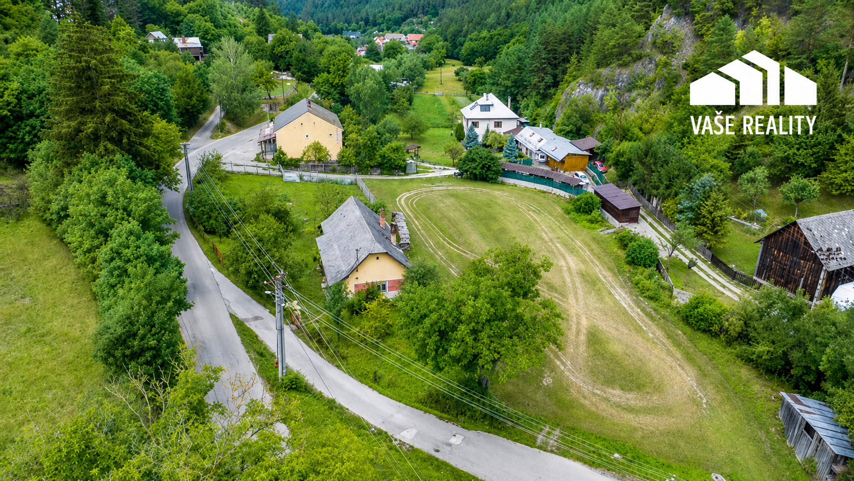 Na predaj pozemok 1308 m2 s rodinným domom Košecké Podhradie