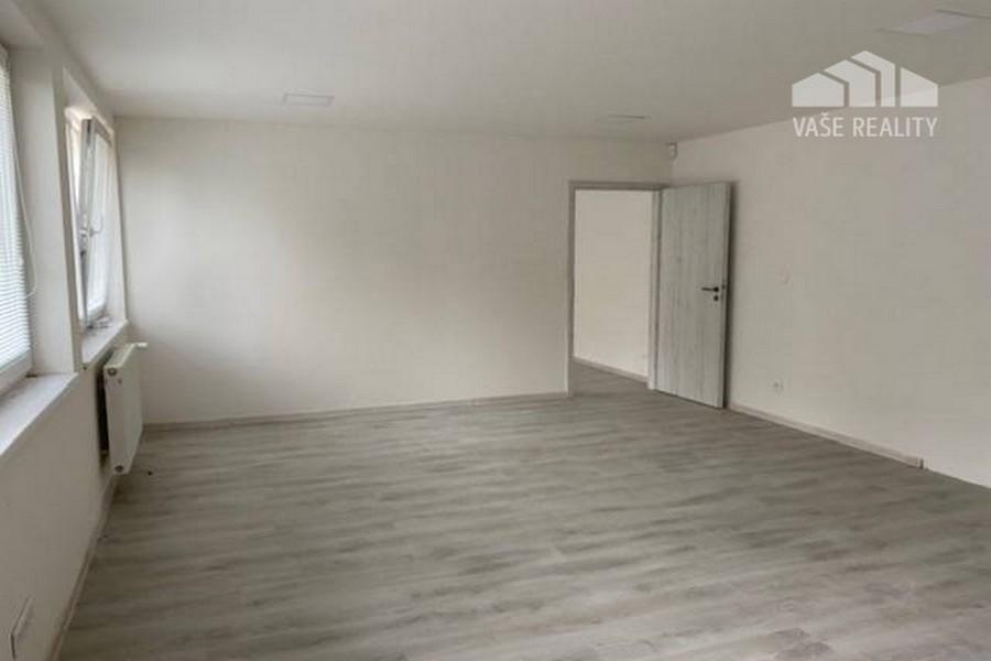 Kancelárske a prevádzkové priestory- Dubnica nad Váhom (52 m2, 104 m2)