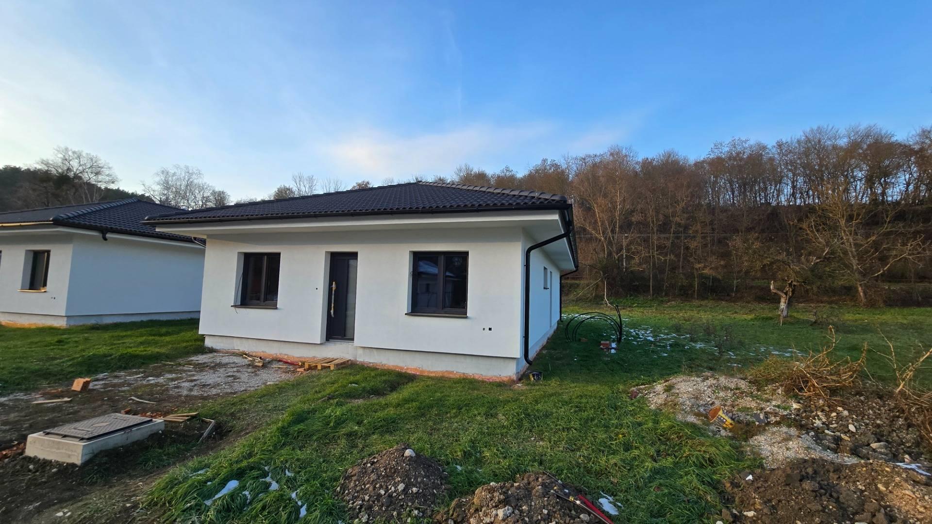 SKVELÁ CENA! NOVOSTAVBA 100 M2 BUNGALOV 4+1 *TYP 1* S POTOKOM, PRAŠNÍK