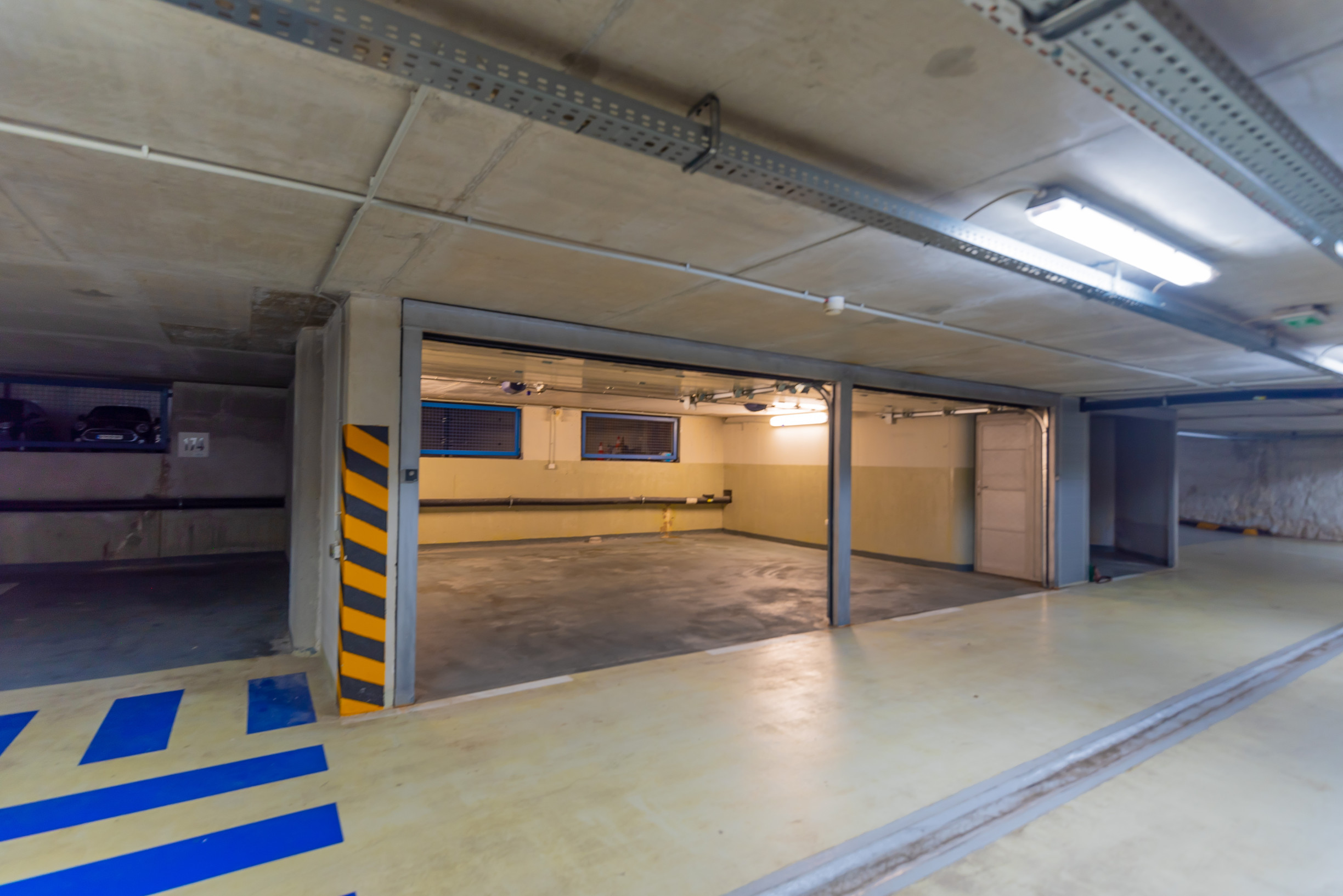 Na prenájom 2-garáž, 42 m², v garážovom dome, Cintorínska ul., voľný od 1.9.