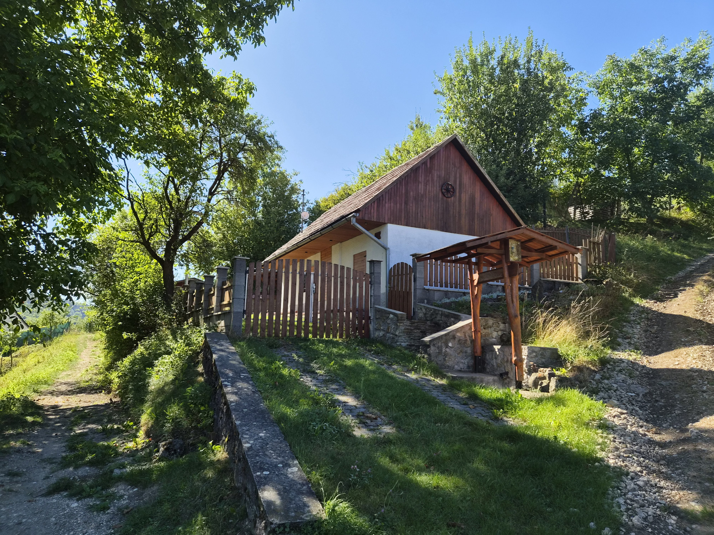 Víkendová chalupa Mikušovce, pozemok 281m2