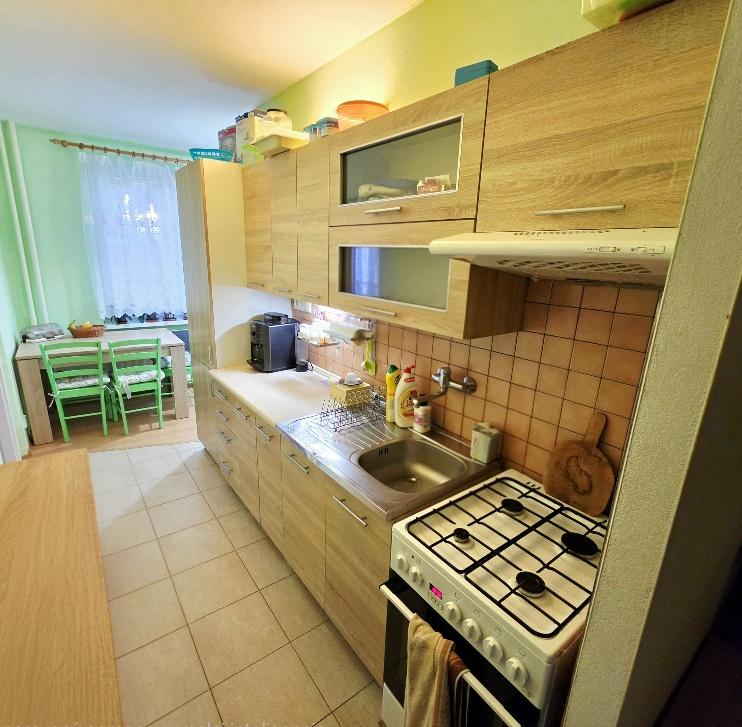 4 izbový byt Bánovce nad Bebravou /CENTRUM - STRED / 80 m2/ PIVNICA