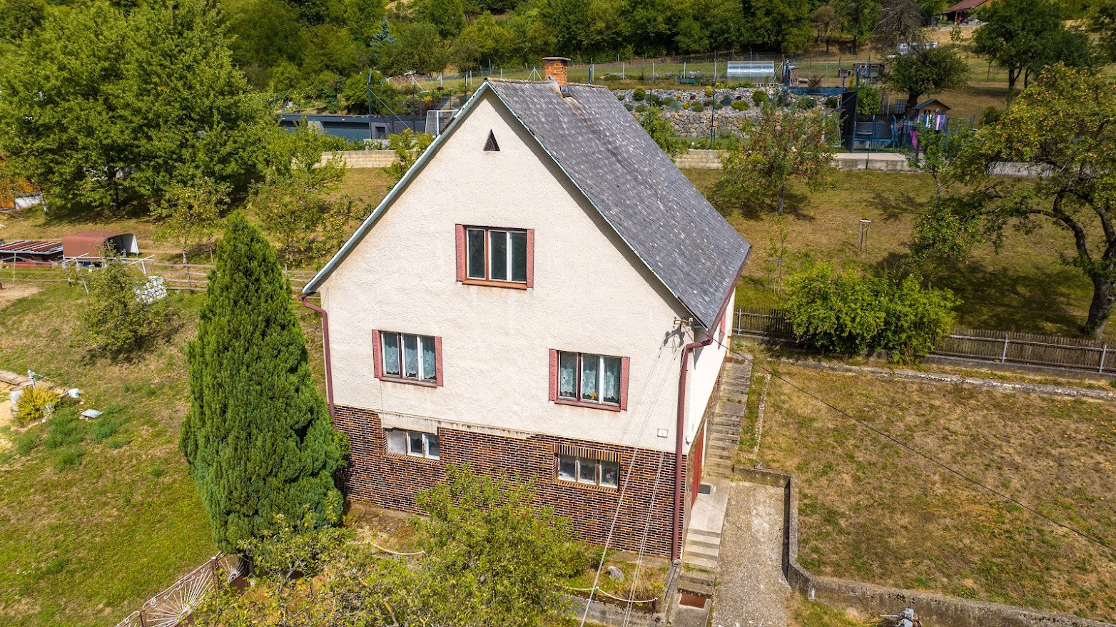 Na predaj Rodinný dom LEDNICA, pozemok 1064 m2