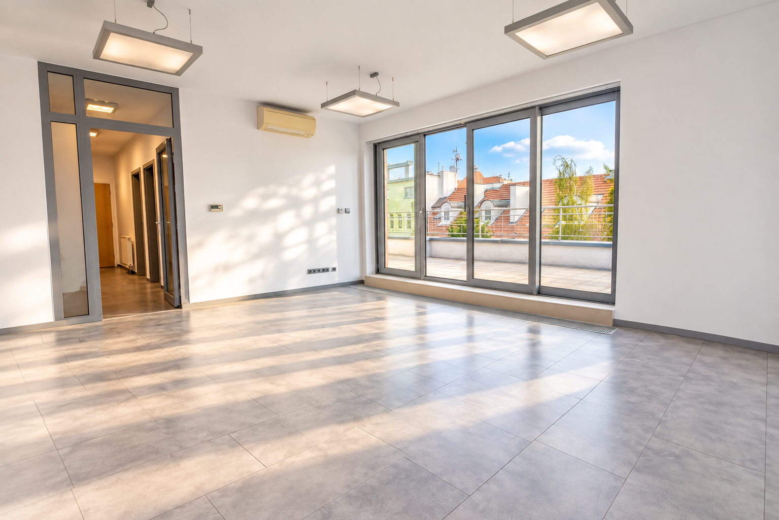 Reprezentatívne administratívne priestory s terasou, Dunajská ul. 124 m², ihneď voľný
