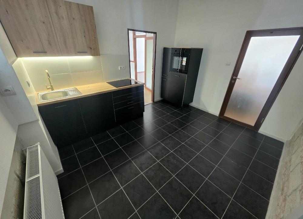 PRENÁJOM Bánovce nad Bebravou/2 IZBOVÝ BYT/CENTRUM-STRED/70m2