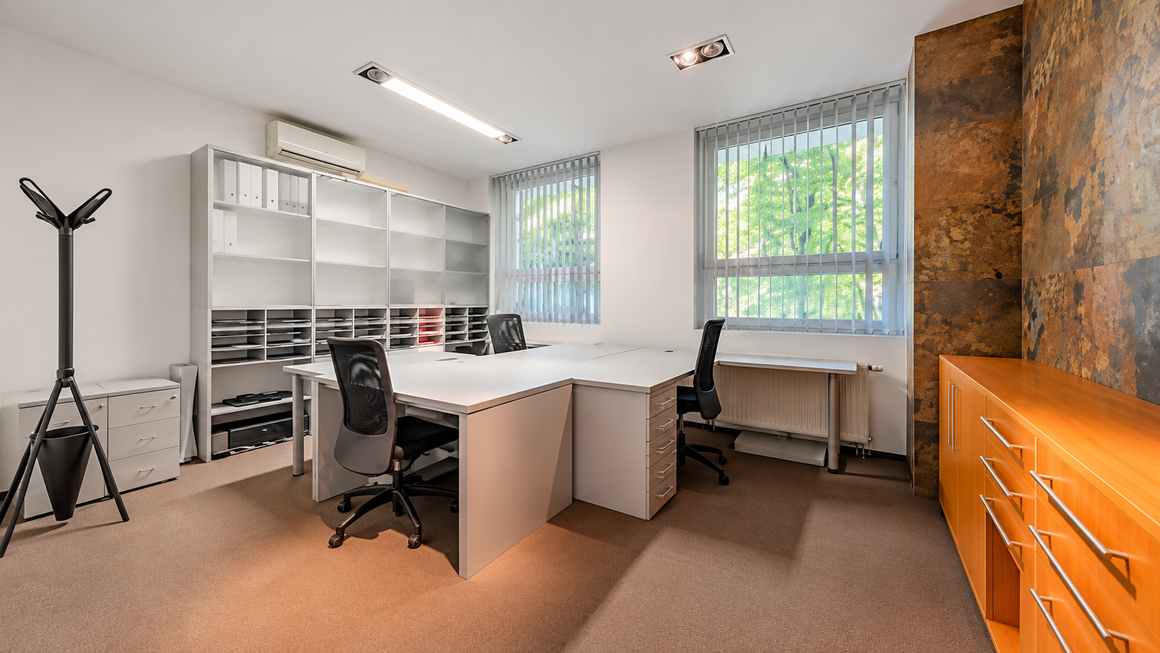Kancelárie v coworkingovom priestore, Tomášikova ul., klimatizovaný, zasadačka, optika