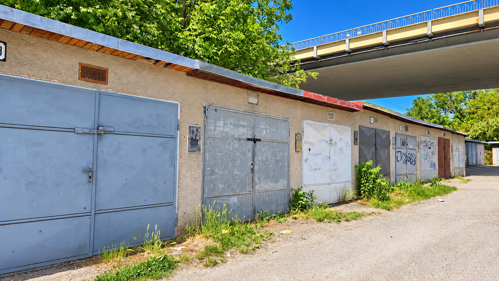 HĽADÁTE GARÁŽ VO ZVOLENE S ELEKTRINOU BLÍZKO CENTRA?