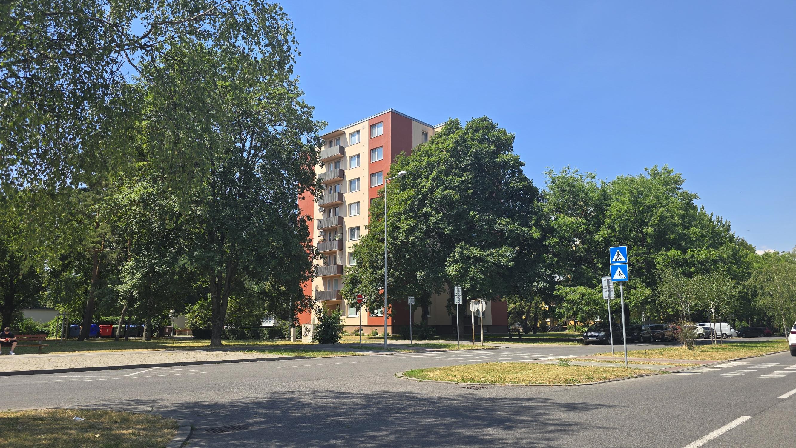 PRIPRAVUJEME NA PREDAJ – 3-IZBOVÝ BYT 79 m2 V PIEŠŤANOCH, UL. ANDREJA HLINKU