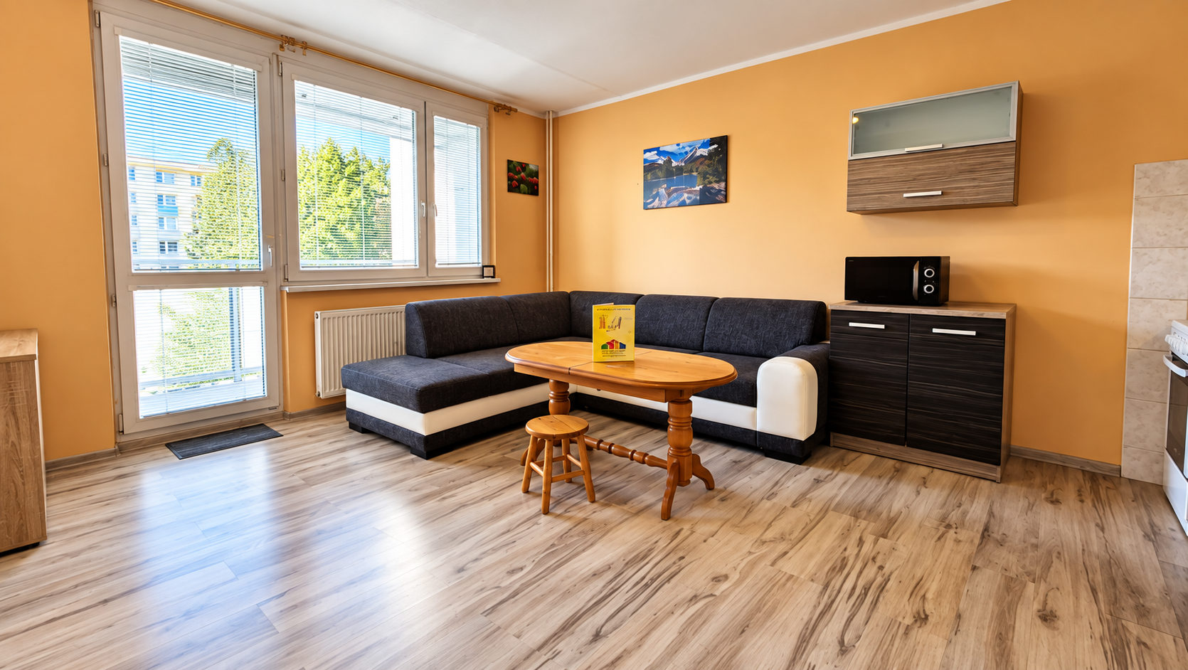 ** REZERVOVANÉ ** Priestranná garsónka 34 m² s veľkým balkónom 4,5 m² - Nové Mesto nad Váhom **
