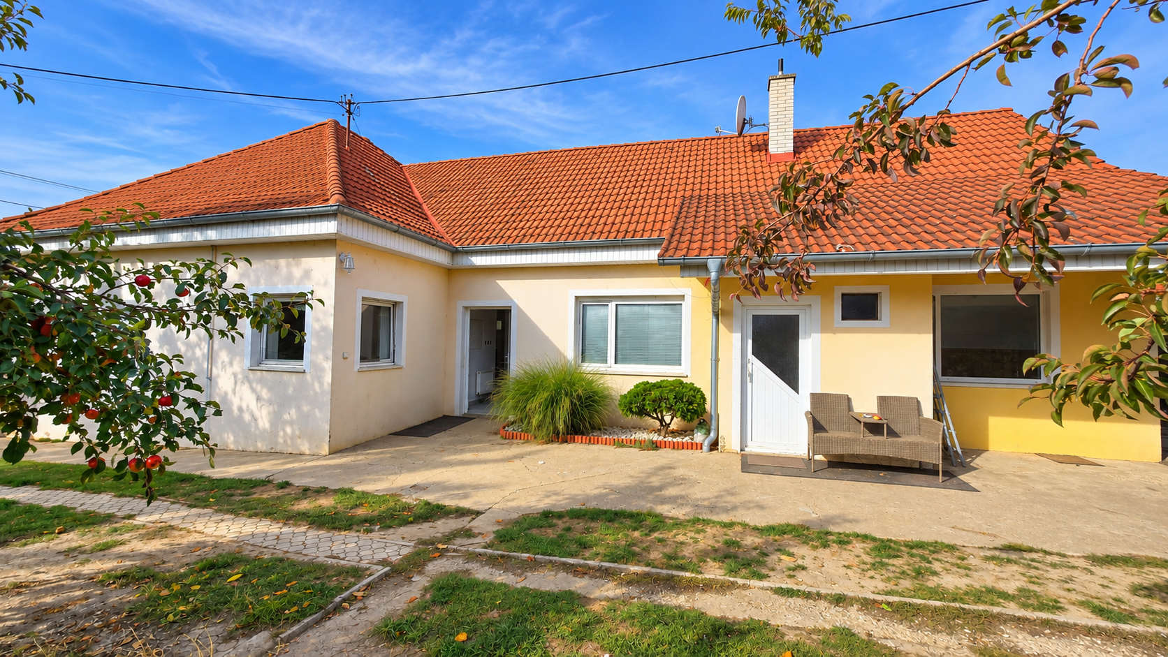 NOVINKA V PONUKE! Rodinný dom s veľkorysým pozemkom 923 m², garážou – DUBOVANY