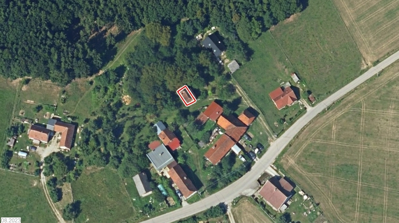 Starší rodinný dom s veľkorysým pozemkom a záhradou (1 032 m² spolu) – Šípkov
